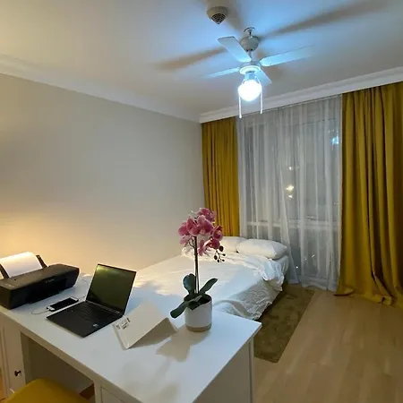 Minimum 100 Nights Welcome To Our Large Duplex Penthouse Comfy Amenities Nearby! Apartment