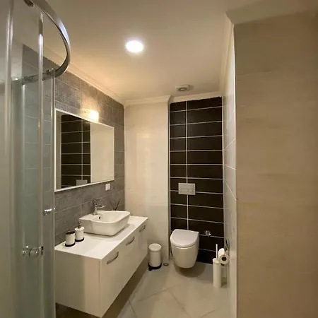 Minimum 100 Nights Welcome To Our Large Duplex Penthouse Comfy Amenities Nearby! *