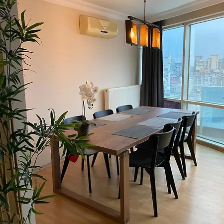 Minimum 100 Nights Welcome To Our Large Duplex Penthouse Comfy Amenities Nearby! Apartment