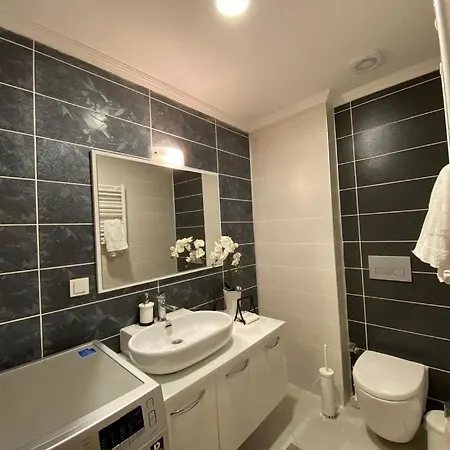 Minimum 100 Nights Welcome To Our Large Duplex Penthouse Comfy Amenities Nearby! Apartamento